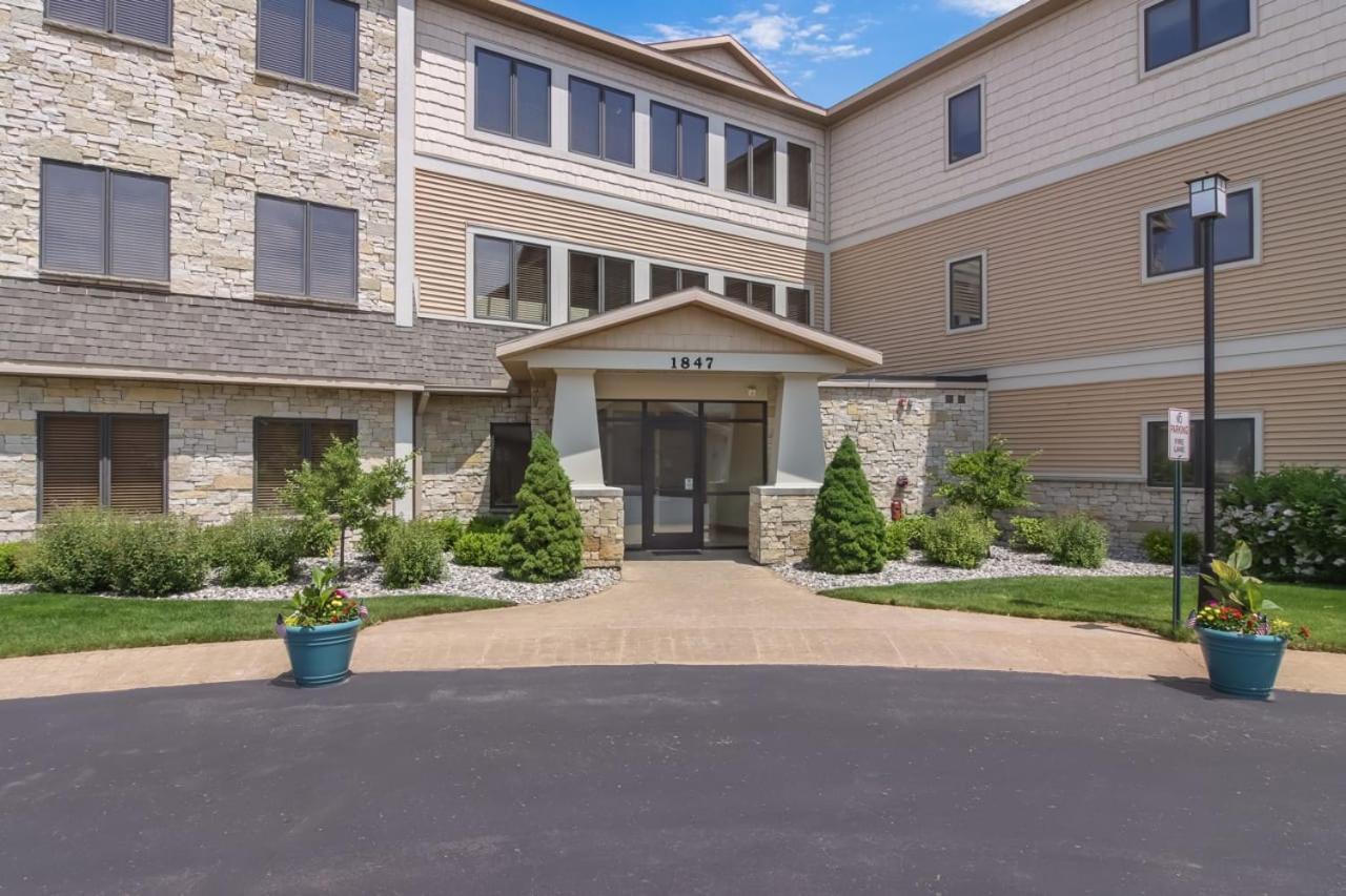 Sugar Beach Villa 1012 Luxury Waterfront Condo Traverse City Exterior photo