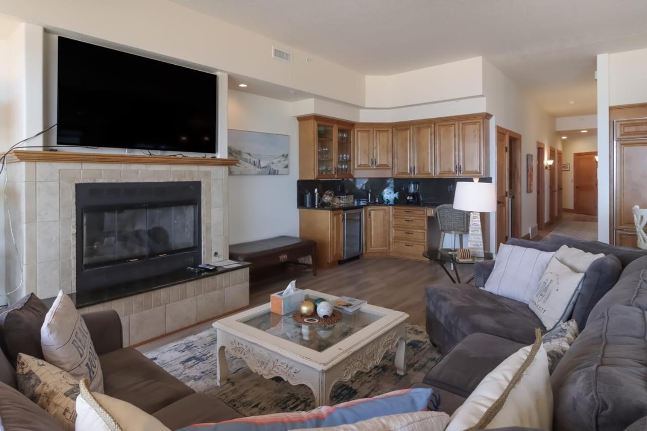 Sugar Beach Villa 1012 Luxury Waterfront Condo Traverse City Exterior photo