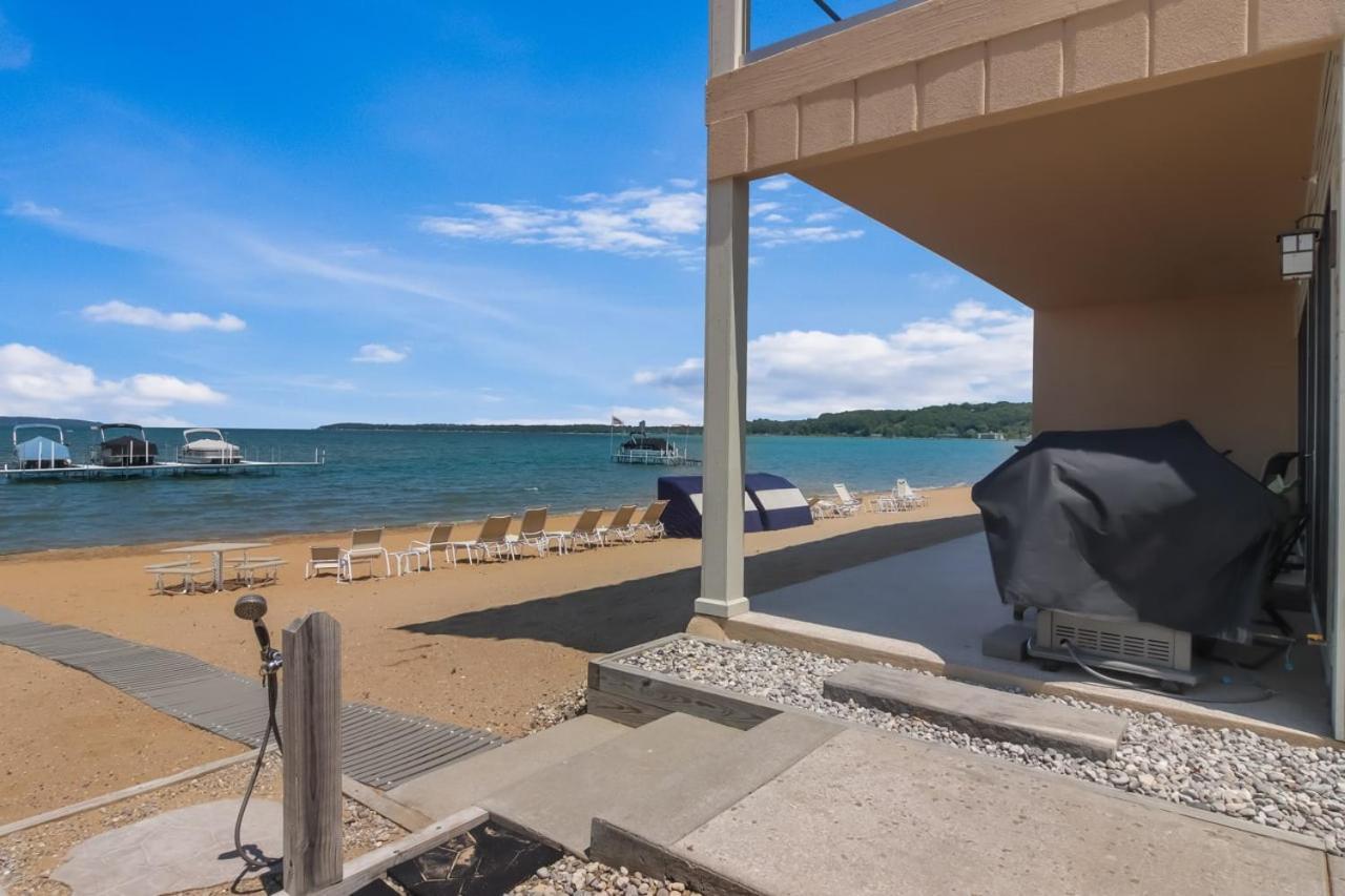 Sugar Beach Villa 1012 Luxury Waterfront Condo Traverse City Exterior photo