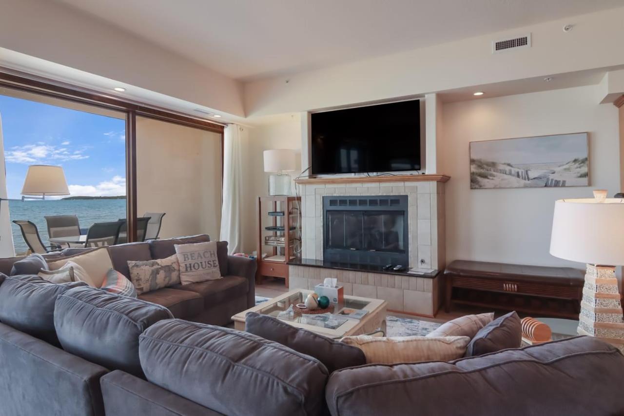 Sugar Beach Villa 1012 Luxury Waterfront Condo Traverse City Exterior photo